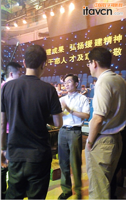 圖三:浙江省委組織部相關負責人組織會議彩排工作