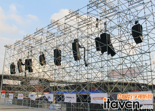 上海燈光音響展上的線陣巡禮